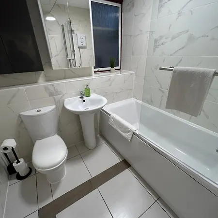 Spacious 3 Bedroom Apartment Close To Marina, 2 Parking Spaces, Kingsize Or Single Beds Southampton Exterior photo