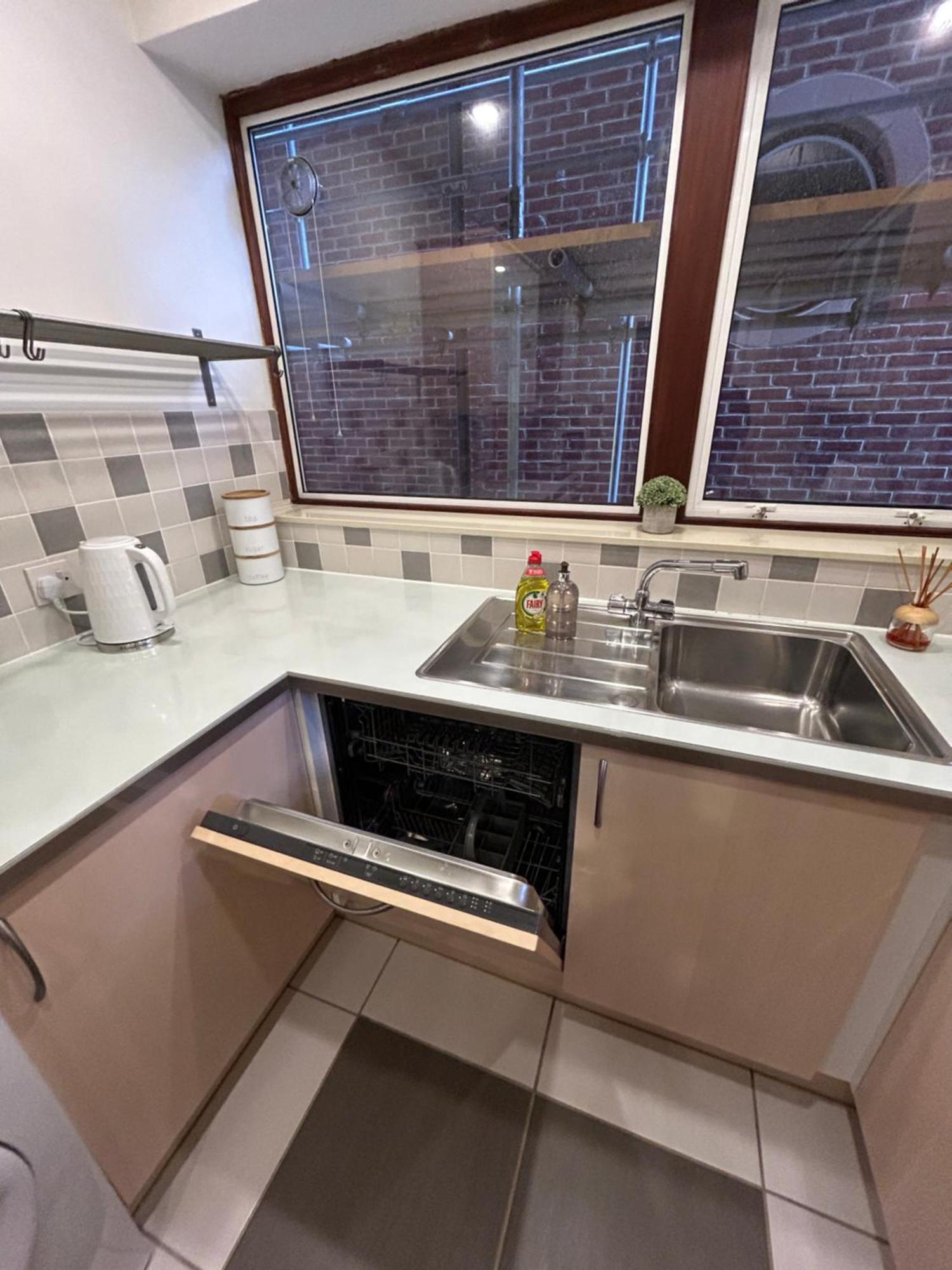 Spacious 3 Bedroom Close To Marina, 2 Parking Spaces, Kingsize Or Single Beds Apartment Southampton